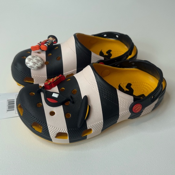 NWT McDonalds x Crocs Hamburglar Clog Sandals M6 / W8 - Picture 3 of 10
